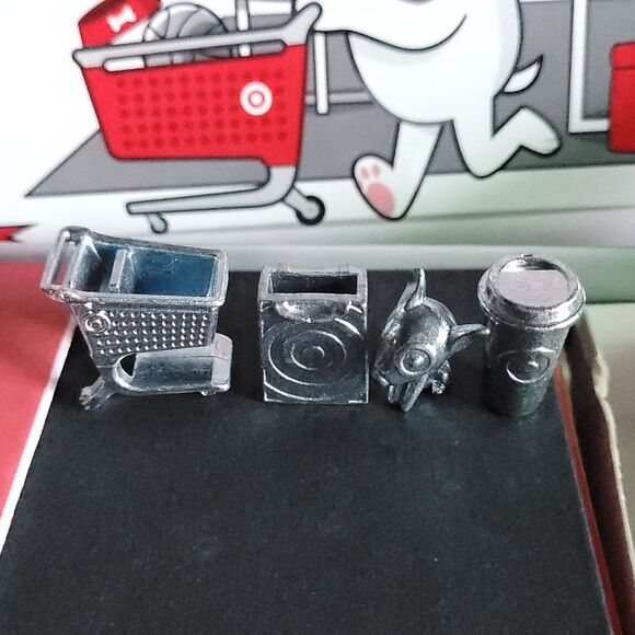 Monopoly Game: Target Edition - Picture 3 of 6